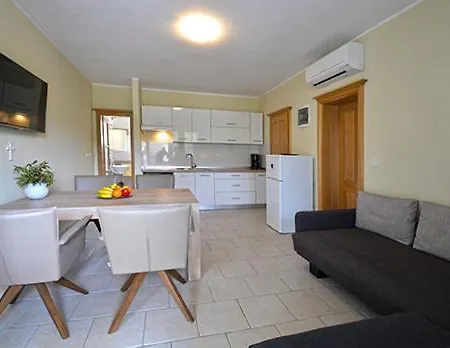 Murter-slanica 4+2 Apartment